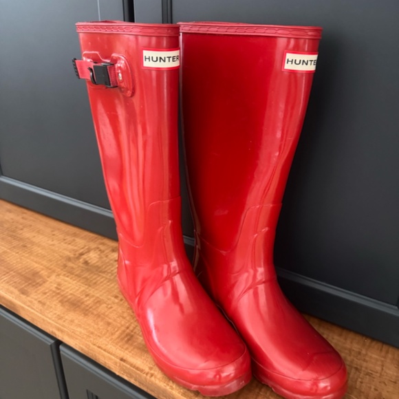 Glossy Red Hunter Rain Boots - Picture 1 of 4